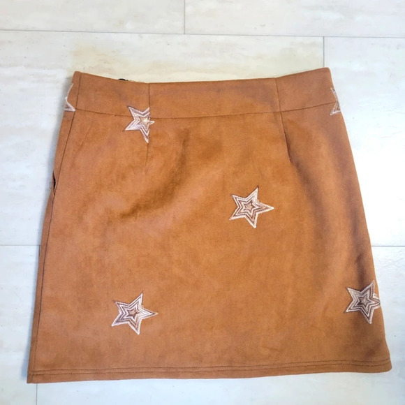 Promise Seeing Stars Embroidered Vegan Suede Mini Skirt, Size S Camel, Whimsical - Picture 2 of 4